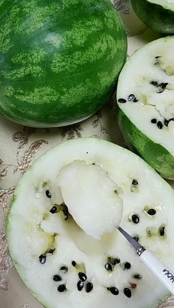 东北宝妈吃瓜,揭秘东北家庭生活点滴